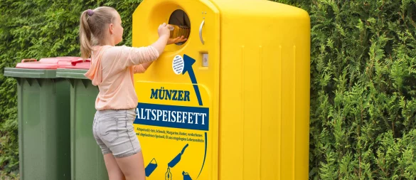 Solche Container für altes Speisefett und -öl will eine Firma in Lemgo aufstellen. - © Achromatic Photography