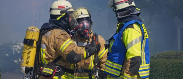 Die Feuerwehr Lage beim Einsatz in Hagen. - © Blaulichtfotografen