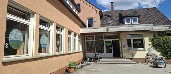 Die Kita Rote Schule könnte nach langer Diskussion bald saniert werden. - © Kita Rote Schule