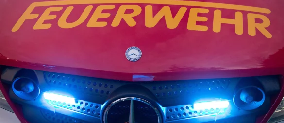 Auf der A2 in Richtung Hannover hat ein Mercedes Kombi Feuer gefangen. - © Symbolfoto: Niklas Tüns