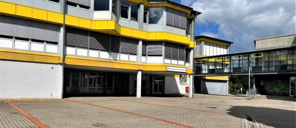 Am vergangenen Freitag offenbar Ort eines ziemlichen Tohuwabohus: die Regenbogen-Gesamtschule in Spenge. - © Marlene Walkenhorst