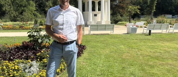 Im Kurpark fühlt sich Bürgermeister Dirk Tolkemitt besonders wohl. Hier verbringt er auch die eine oder andere Mittagspause. - © Thomas Reineke