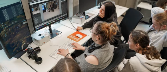 Schülerinnen und Schüler der Realschule Aspe tauchen kreativ in die Welt der Mediengestaltung ein - © Lippe Bildung