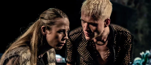 Alexandra Riemann als demente Großmutter Kristina und Antonije Stankovic als Saša. - © Landestheater Detmold/Marc Lontzek