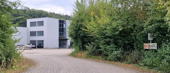 Insolvenz: Das Kalletaler Unternehmen Reboplastic hat die Produktion eingestellt. Die Hallen in Erder stehen zum Verkauf. - © Nadine Uphoff