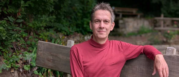 Sein Lieblingsort ist der Rosenbergpark in Almena: Jirka Möller, Bürgermeisterkandidat der AfD für Extertal. - © Annika Langhagel