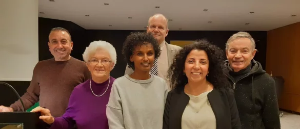Nobert Scherpe, Integrationsbeauftragter der Bad Salzufler Kirchengemeinden, Mariam Labib, Sozialarbeiterin und koptisches Mitglied im Präventionsrat Schötmar, Pfr.iR. Matthias Schmidt, Saliem Tewelde-Welday aus Eritrea, Alltagshelferin in der Altenpflege, Gisela Brokhausen, Dechantin vom www.stift-st-marien.de in Lemgo und Karim Suleimann, Kurde aus Syrien und lippischer Sozialarbeiter - © Sigrun Stahr