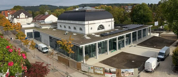 Das "neue" Kurhaus an der Parkstraße aus der Vogelperspektive. Hier sind nur noch Restarbeiten nötig. - © Swetlana Lenger