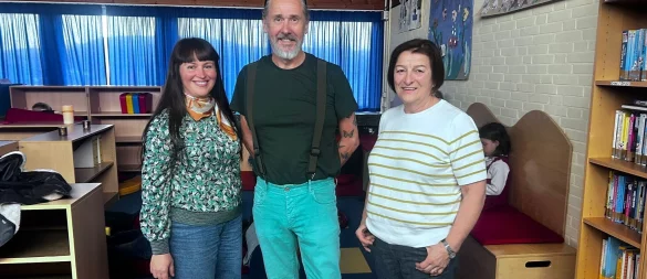 Joachim Barz (von links), Nataliia Kladko und Dagmar Rott engagieren sich im Leseclub Traumwelt, bei dem Grundschulkinder dienstags willkommen sind. - © Cordula Gröne