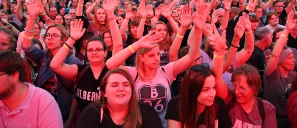 Ein voller Erfolg: Silbermond rockte im September 2023 beim Weser-Open-Air am See in Höxter. - © Thomas Kube/Archiv