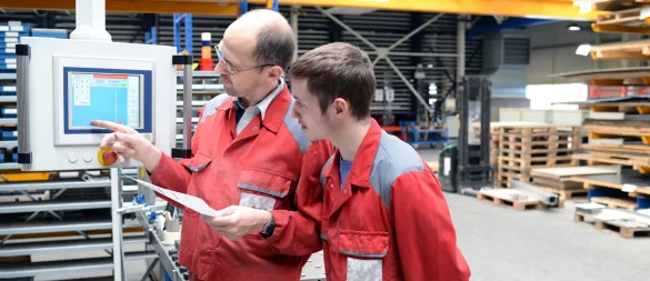 Es ist noch nicht zu spät: Selbst nach dem offiziellen Ausbildungsstart im August sind Einstiege noch möglich. - © industrieblick - stock.adobe.com