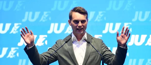 Kevin Gniosdorz wurde beim Parteitag der JU in NRW in Gummersbach in seinem Amt als Landeschef mit großer Mehrheit bestätigt. - © Roberto Pfeil/dpa