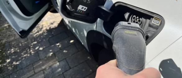 Die Gemeinde Schlangen schafft mit Konzept, Richtlinie und Satzungsänderung die Grundlage, um den Ausbau der öffentlichen Ladeinfrastruktur aktiv voranzubringen. (Archivfoto) - © Till Brand