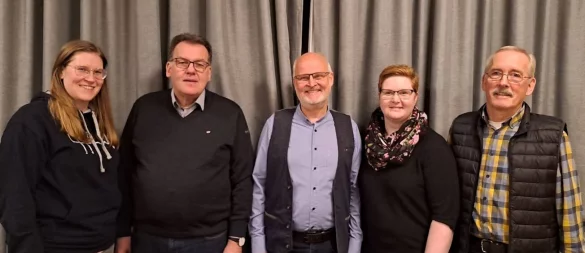 Der neue Vorstand besteht aus (von links) Tessa Spieß, Peter Müller, Achim Lügger, Sarah Stölting und Horst Schönlau. - © Bildrechte: Gospelchor Stapelage
