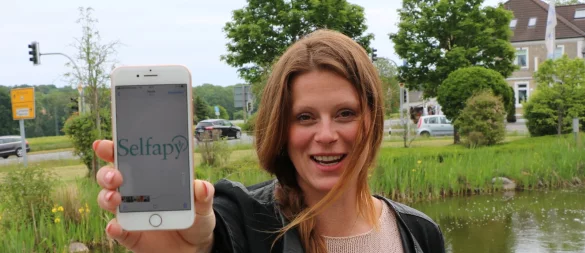 Farina Schurzfeld hat zusammen mit zwei Psychologinnen das Online-Therapieangebot "Selfapy" gegründet. Jetzt kommt die erfolgreiche Gründerin erneut in ihre Heimatstadt, um Tipps für den erfolgreichen Unternehmensaufbau zu sprechen. - © Till Sadlowski