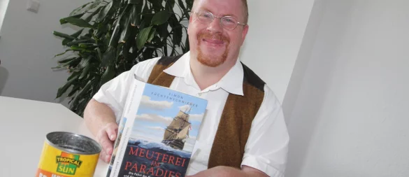 Der gebürtige Salzkottener Simon Füchtenschnieder hat den weltbekannten Roman "Meuterei auf der Bounty" auch aus wissenschaftlicher Sicht betrachtet und das historische Sachbuch "Meuterei im Paradies" geschrieben. - © Uwe Müller