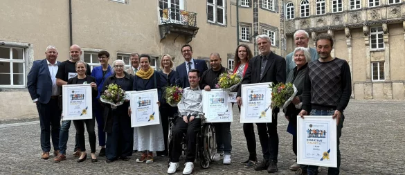 Die Gewinner des Lions Club Förderpreises im Hof des Residenzschlosses Detmold. - © Jan Schillmann