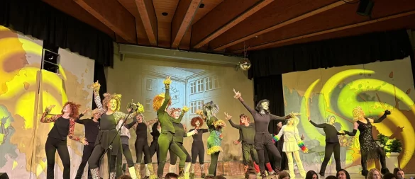 Die Schülerinnen und Schüler spielten ein Medley aus dem Musical "Cats" nach Andrew Lloyd Webber. - © Jan Schillmann