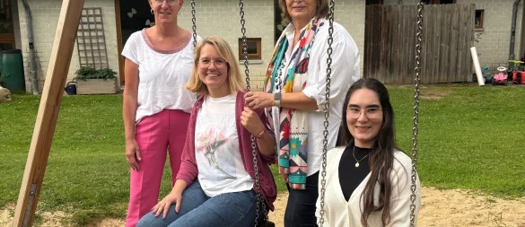 Gemeinsam gelingt der Quereinstieg: Fachbereichsleiterin Daniela Westhoff; Anke Schneiger; Berufsberaterin Eleonora Jonjic, Kita-Leiterin Nina Voigt. - © Agentur für Arbeit Detmold