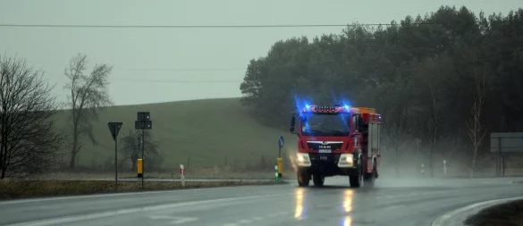 Die Feuerwehr löschte am Morgen einen brenenden Lkw auf der A2. - © Symbolbild: Pixabay