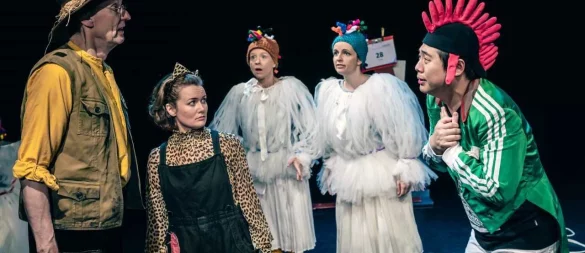 Szene aus der Aufführung "Pettersson und Findus und der Hahn im Korb". - © Bildrechte: Junges Theater Detmold