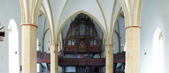 Die Orgel mit dem farbenfrohen lippischen Wappen wurde 1688 im Stile des holländischen Bauernbarock angefertigt. - © Repro: Horst Biere / Quelle: Ev. Kirchengemeinde