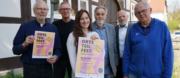 Freuen sich auf die Festlichkeiten zum 1010-jährigen Bestehen Heiligenkirchens und das Ortsteilfest am 10. Mai: (von links) Bernd Groeger und Joachim Kleinmanns vom Heimatverein, Nora Moos (Ehrenamtskoordinatorin der Stadt Detmold), Werner Zahn (Heimatverein), Ortsbürgermeister Rainer Friedrich und Heinz Heerde, ebenfalls vom Heiligenkirchener Heimatverein. - © Stadt Detmold