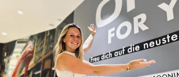 Die scheidende Loom-Chefin Saskia Twardawsky führt zum Abschied über die Only-Baustelle. - © Stefan Becker