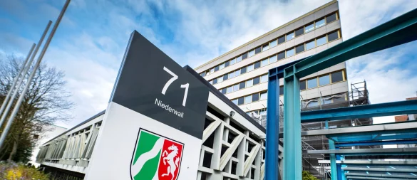 Bald startet vor dem Landgericht Bielefeld der Prozess um einen mutmaßlichen Korruptionsskansal beim Bielefelder Bauunternehmen Goldbeck. Drei Männer sitzen auf der Anklagebank - einer kommt aus Bad Salzuflen. - © Barbara Franke