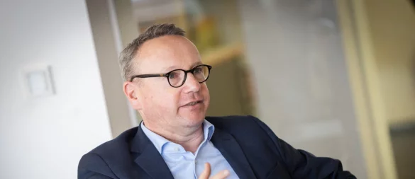 Laut NRW-Justizminister Benjamin Limbach (Grüne) wird aktuell überprüft, ob die Sicherheitsvorkehrungen in der JVA-Senne verbessert werden müssen. - © Mike-Dennis Müller