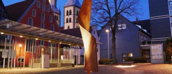 Vom Waisenhausplatz bietet sich ein besonderer Blick auf die Kirche St. Nicolai. Könnte ein Foodtruck das Bild stören? - © Stadt Lemgo