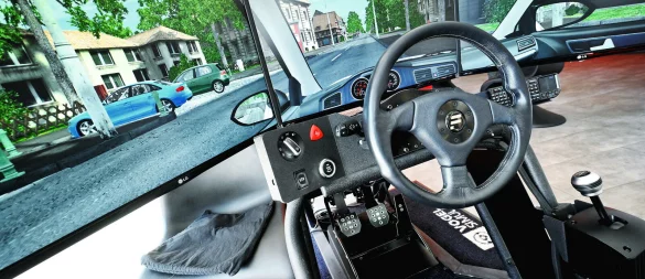 Das Cockpit in einem Fahrsimulator ist ausgestattet, wie das Cockpit in einem modernen PKW. - © Symbolbild: Barbara Franke