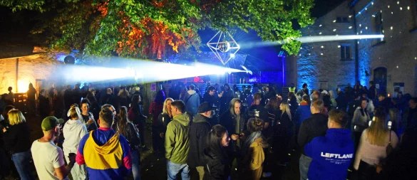 Das Festival "Burgbeben" hat am Wochenende auf der Burg Sternberg stattgefunden. - © Nicole Ellerbrake