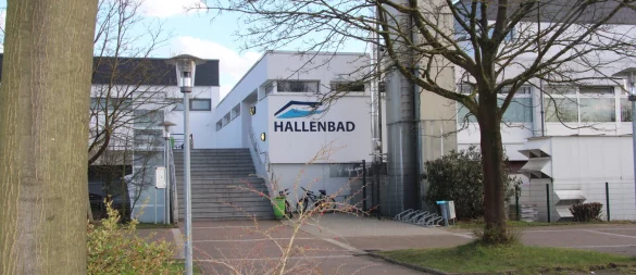 Das städtische Hallenbad am Werreanger soll saniert werden. - © Archivfoto: Cordula Gröne