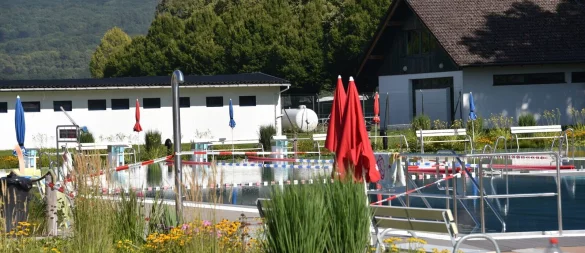Das Freibad in Höxter war am Montagnachmittag geräumt und das Becken für die Ermittlungen abgesperrt worden. - © Privat