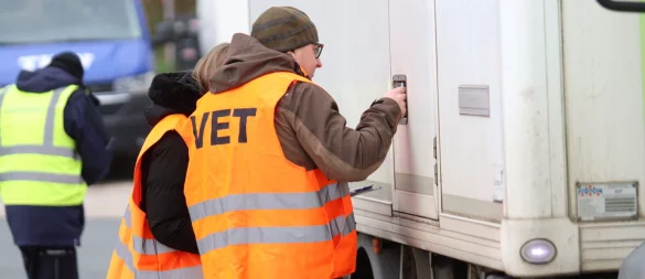 Bei einer Kontrolle der Autobahnpolizei wurden zahlreiche Verstöße festgestellt. - © Alex Lehn