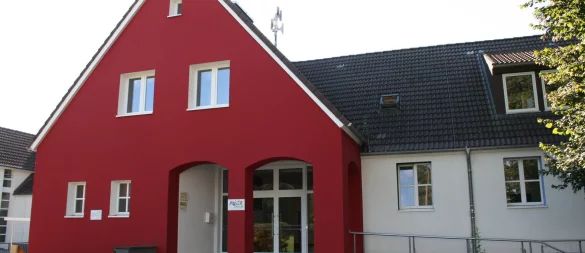 Die Bunte Schule in Müssen muss eine Mensa bekommen. Ein Anbau könnte eine Lösung sein. - © Sandra Castrup