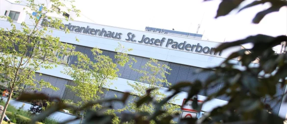 Der Teenager-Sohn eines früheren Oberarztes am Paderborner Brüderkrankenhaus ist schon 2023 als angemeldeter Praktikant bei einer OP dabei gewesen. - © Rajkumar Mukherjee