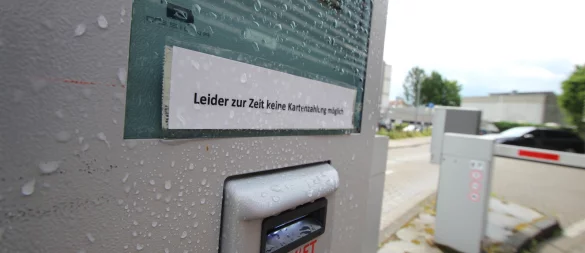 Kartenzahlung Fehlanzeige: Wer in Lemgo im Parkhaus parkt (hier ein Foto von der Wüste), muss mit Bargeld zahlen. - © Jens Rademacher