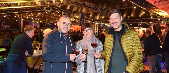 Patrick Piecha und Tanja Feg vom Marketingverein Oerlinghausen haben Sebastian Wappelhorst (von links) und sein Team der Agentur vonHorst aus Bielefeld tatkräftig unterstützt.
Fotos: Karin Prignitz - © Karin Prignitz