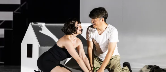 Aleksandra Szmyd und Ji-Woon Kim überzeugen als Violetta und Liebhaber Alfredo. - © Landestheater/JochenQuast