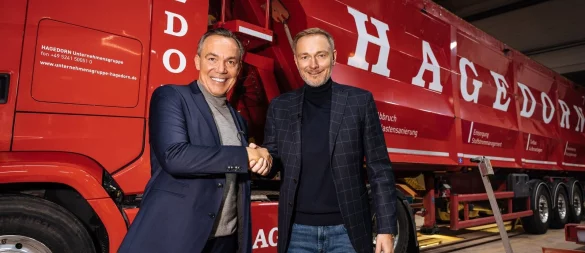 Bereits im Februar stattete Christian Lindner (r.) Gründer und geschäftsführender Gesellschafter Thomas Hagedorn (l.) im Rahmen seiner Wahlkampftour einen Besuch in Gütersloh ab. - © Hagedorn