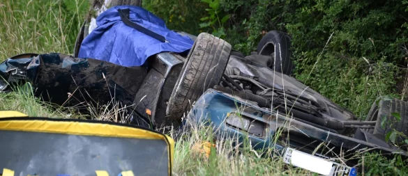 Für den Fahrer kam beim Unfall auf der Bundesstraße 64 jede Hilfe zu spät. - © Thomas Kube