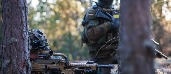 Reservedienstleistende der Panzerbrigade 21 beim Waldkampf in Litauen. Die Brigade braucht ihre Reserve auch bei Übungen im Ausland. - © Bundeswehr/ Till Hey