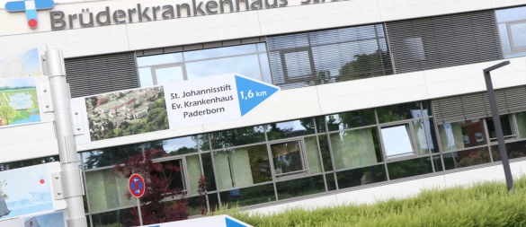 Im Fall um den minderjährigen Sohn eines Chirurgen im OP äußert sich das Paderborner Brüderkrankenhaus nun konkreter zu den Vorwürfen. - © Holger Kosbab