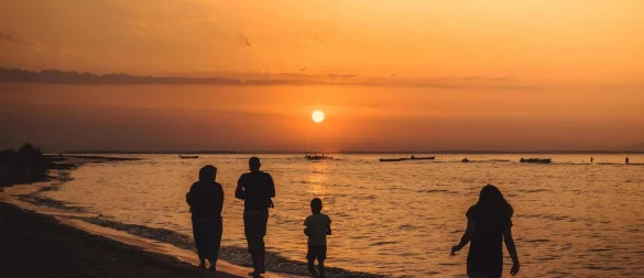 An solche Szenen denken viele zuerst, wenn sie ans Auswandern denken. Dabei zieht es die meisten deutschen Auswanderer aus NRW gar nicht unbedingt in die Sonne. - © Pexels, Delcho Dichev