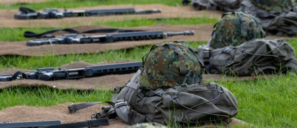 In ihrem langwierigen Streit über das neue Wehrdienstgesetz haben Politiker von Union und SPD grundsätzliche Einigung erzielt. - © Stefan Sauer/dpa