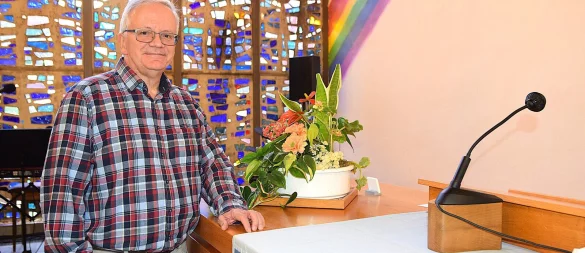 Pfarrer Jörg Gronemeier hat beinahe vier Jahrzehnte im Pfarrbezirk III (Lipperreihe/Südstadt) gewirkt. Netzwerke zu knüpfen und Menschen in Verbindung zu bringen, das ist eines seiner Anliegen gewesen. Foto: Karin Prignitz - © Karin Prignitz