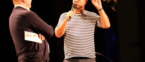 Alexander Oetker und Alfred Westermann im Gespräch auf der Bühne des Sommertheaters. - © Sven Koch