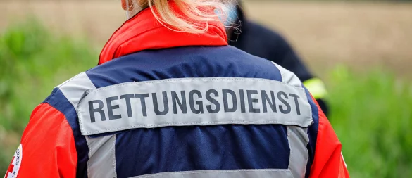 Dank des schnellen Eingreifens eines Passanten konnte das Leben des Mannes gerettet werden. - © picture alliance / Fotostand